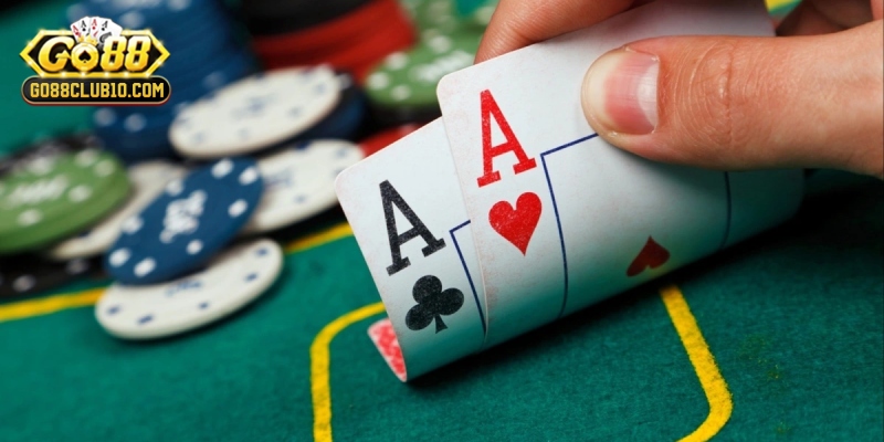 Poker là gì và những thông tin cơ bản về hình thức đánh bài này.